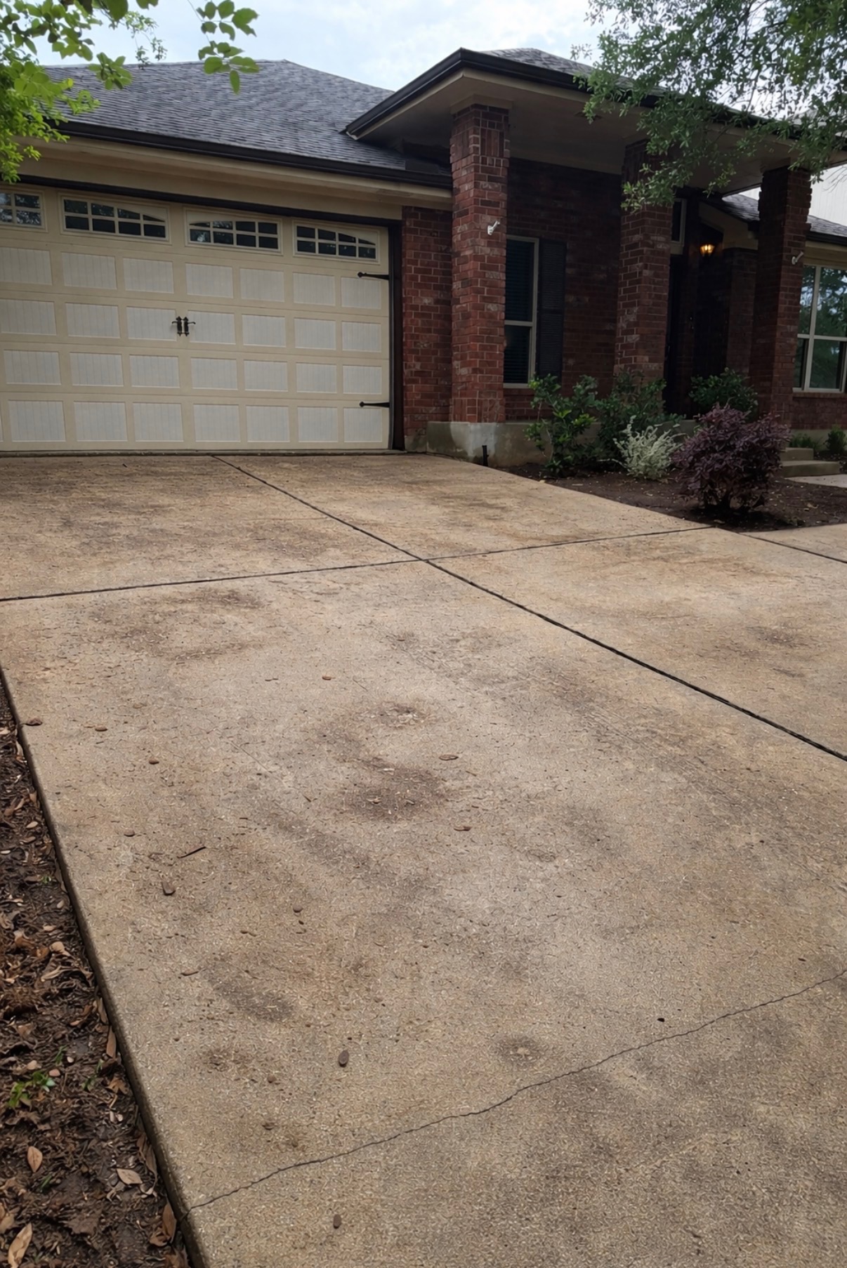 Dirty Austin driveway before power washing